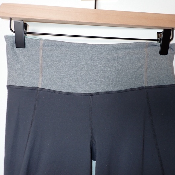 Lululemon Tadasana Slit Crop size 4 in Light Gray/Gray - Picture 5 of 10